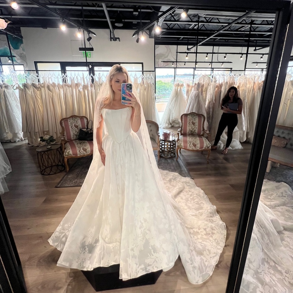 Essence of Australia Wedding Gown D4158